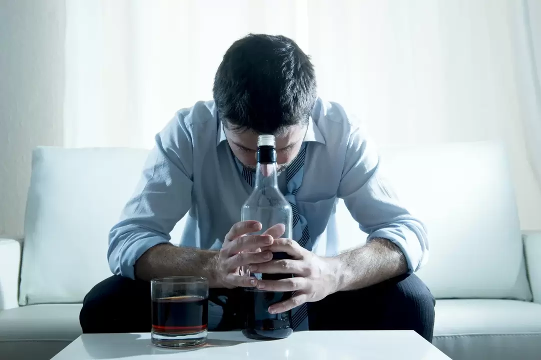man drinking alcohol how to quit